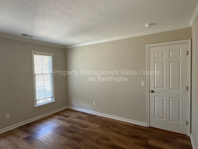 Building Photo - 106 N McLean Ct