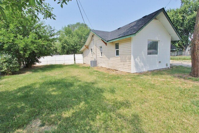 Building Photo - 1119 Lincoln Ave