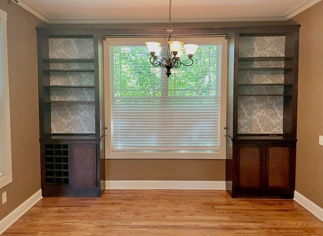 Building Photo - Spacious Home in Solamere with basement