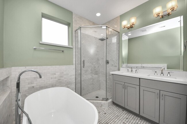 Building Photo - 1716 Stuart St