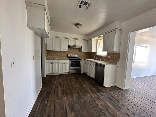 Building Photo - 3121 Delmar Rd