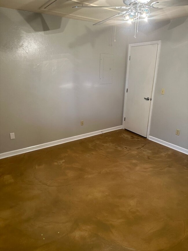 Building Photo - Great townhome in Brewster Estates!