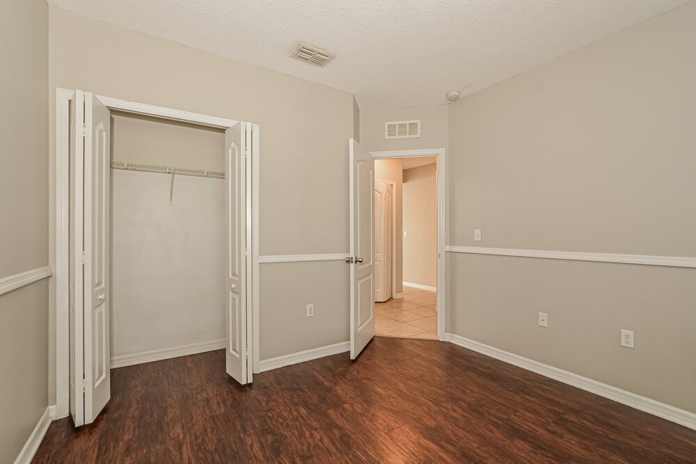 Building Photo - 220 Daigledog Dr