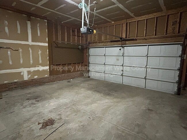 Building Photo - 106 Oak Spring Ct