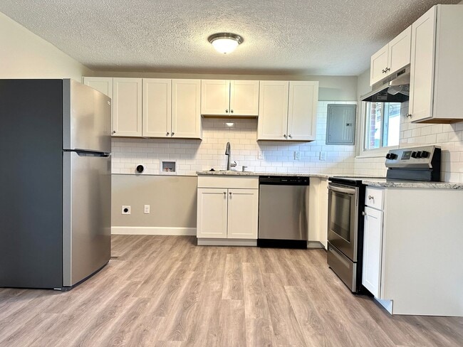 Building Photo - 401 Orangewood Dr