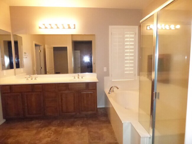 Building Photo - 4 bedroom home with SOLAR and all appliances!