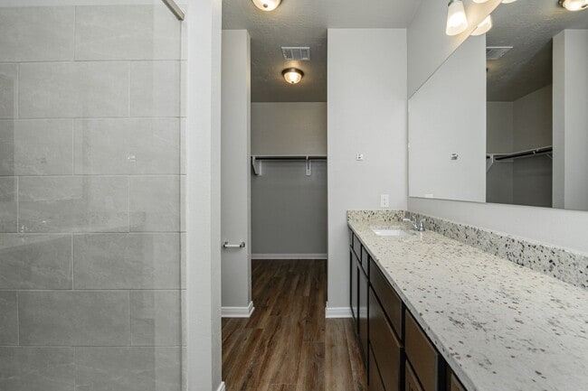 Building Photo - Spacious Townhome Available Now!