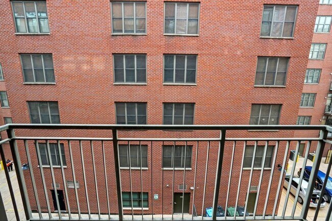 Building Photo - Logan Circle Loft with Garage Parking!