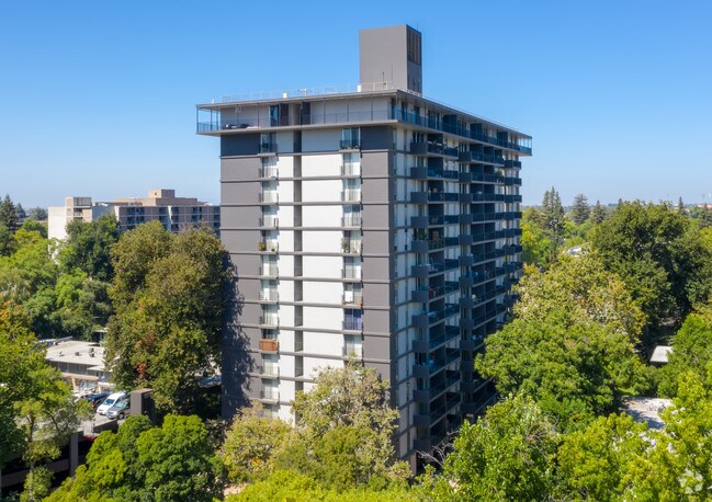 Building Photo - Capitol Towers