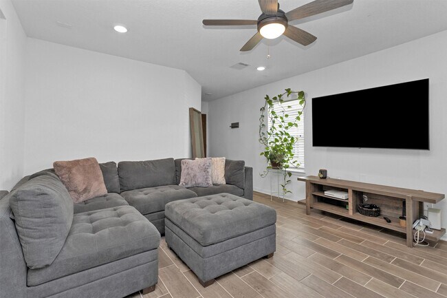 Building Photo - 5614 Grizzly Bear Wy