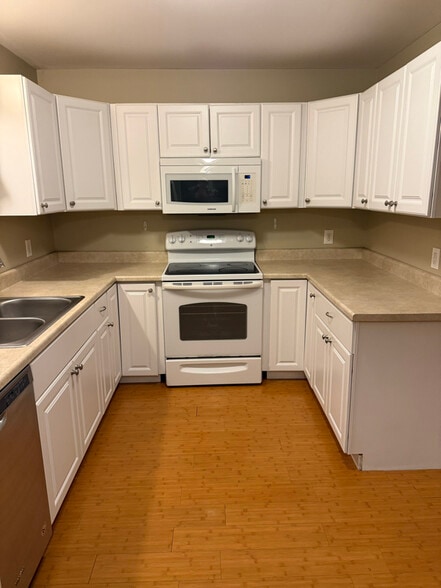 Building Photo - 1458 N Main St