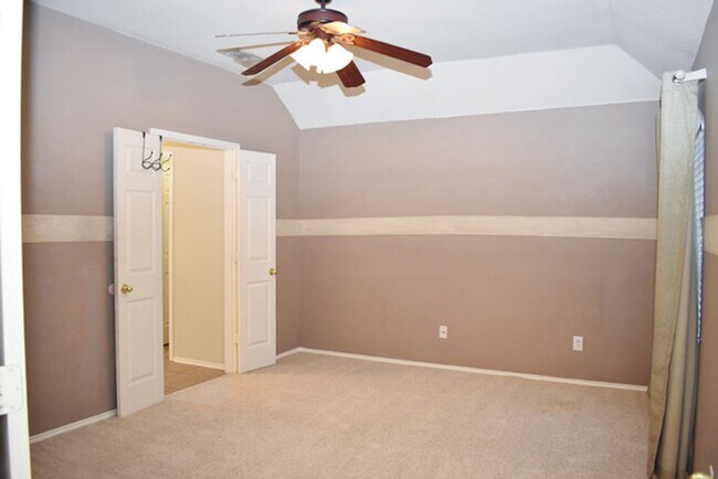Building Photo - 6866 Amberdale Dr
