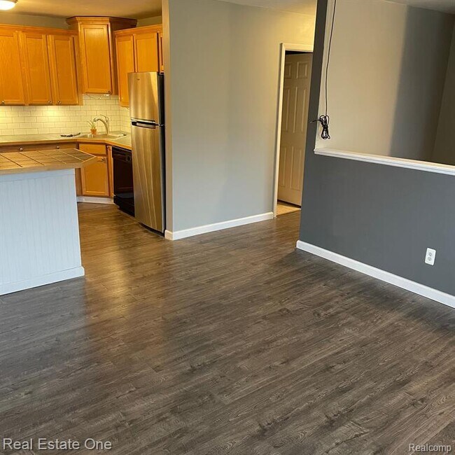 Building Photo - 7220 Bluewater Dr