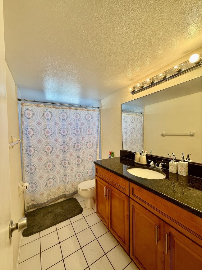 Building Photo - 698 Michigan Ct