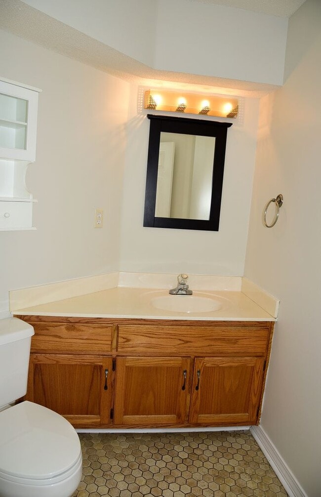 Building Photo - 3 Bedroom in Bluewater Bay!