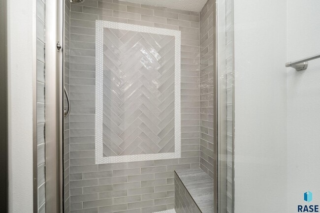 Building Photo - 2412 S Sheffield Cir