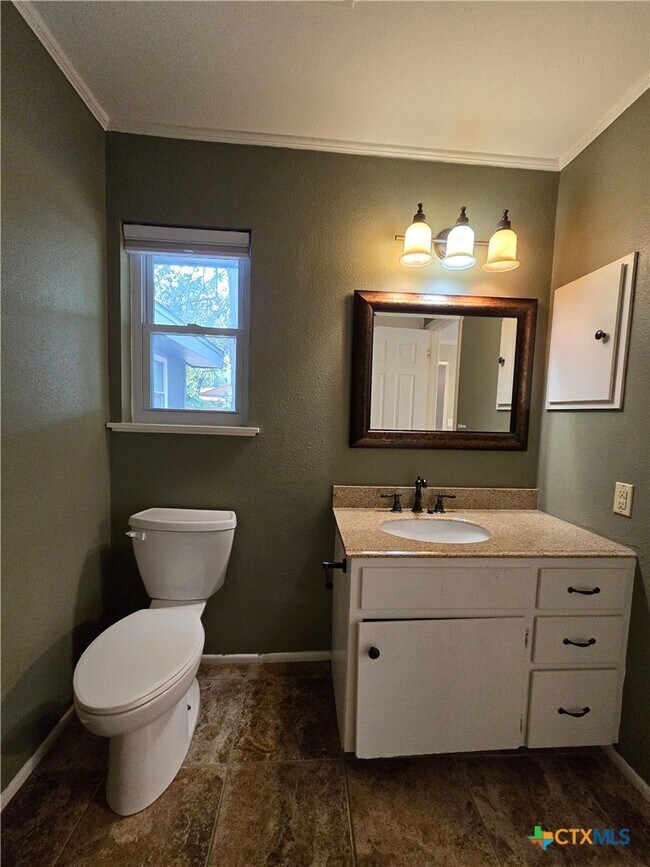 Building Photo - 1360 Poppy Ln