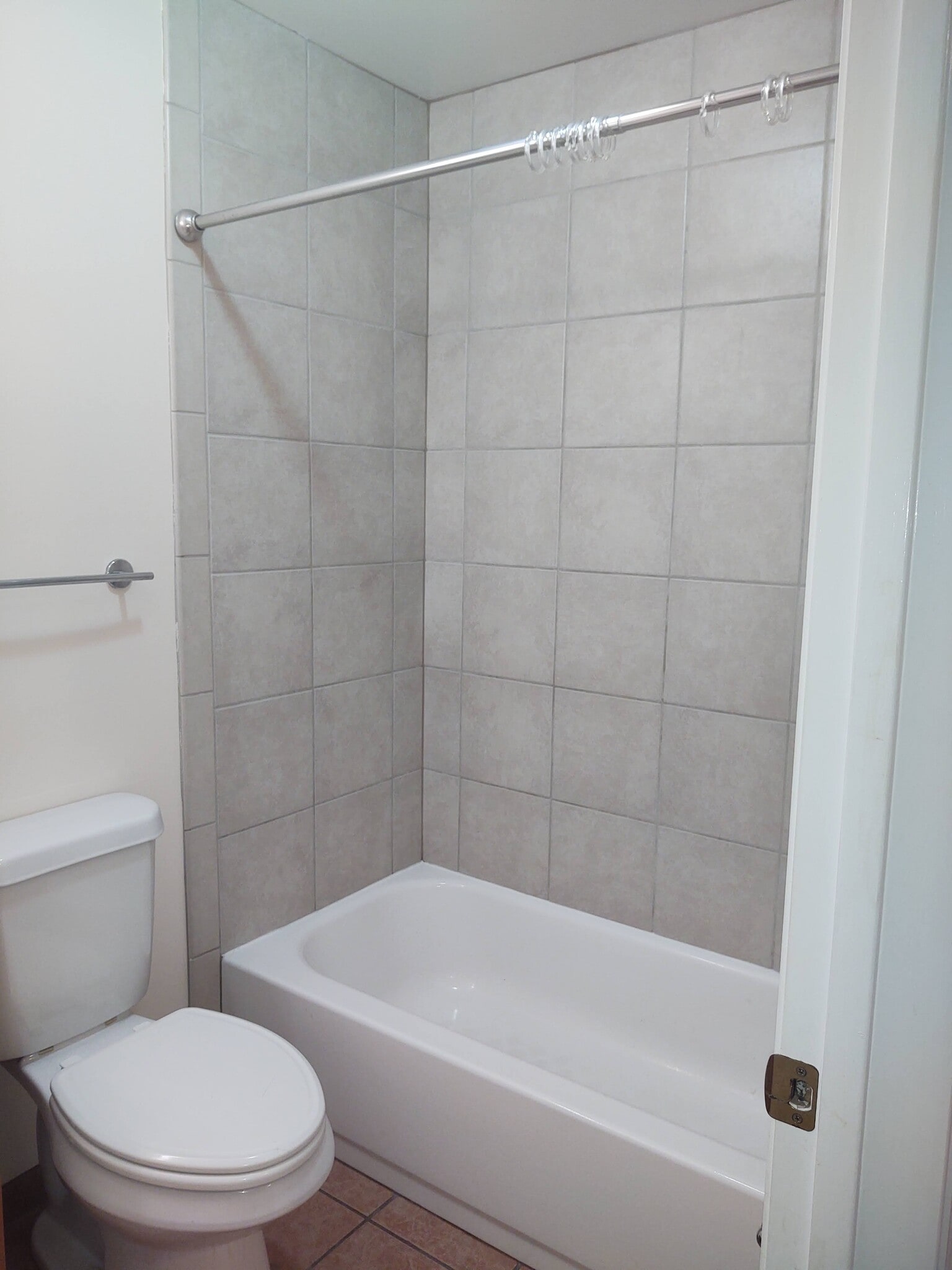 Tub wall tiles to ceiling in back bathroom - 247 Hereford Cir