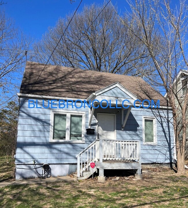Primary Photo - Charming house with nice updates and Grani...