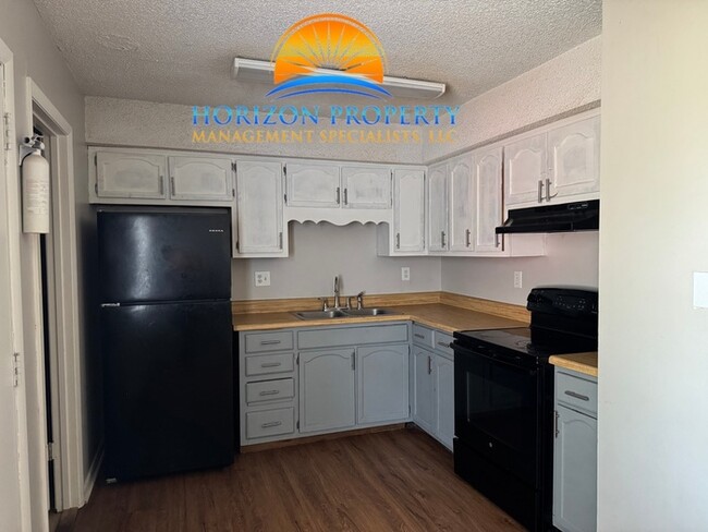 Building Photo - 900 Stevens Ct NE