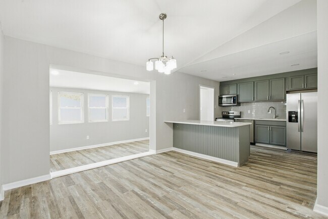 Building Photo - 12433 Deerfield Rd