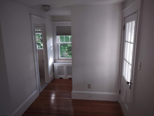 Building Photo - 15 Sargent Rd