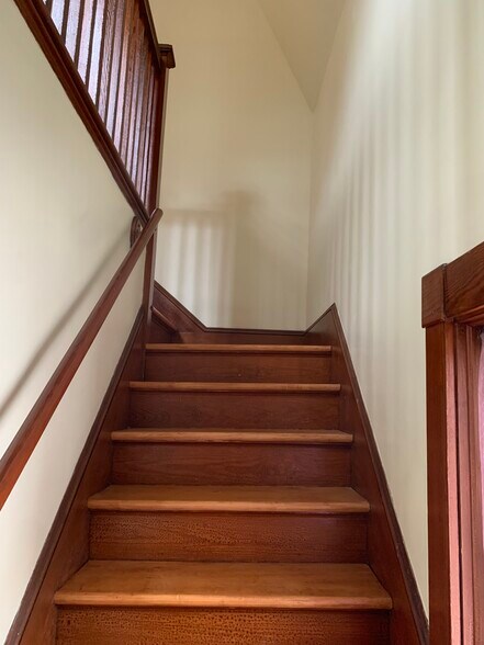 Front Staircase - 13 Jonathan St