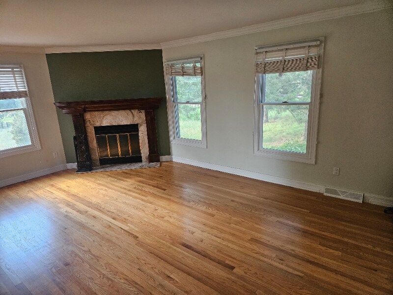 Building Photo - 10032 E Meadow Run