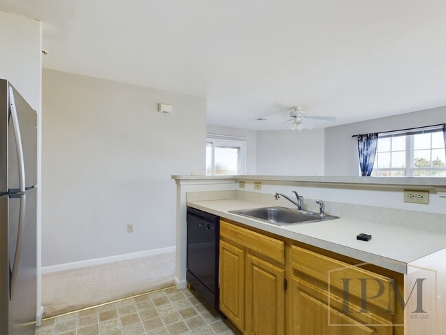 Building Photo - Available Now! - 3 Bedroom Home in The Res...