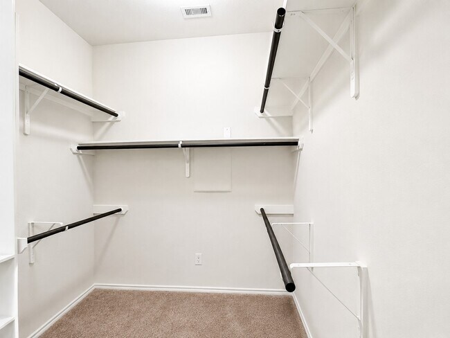 Building Photo - 40621 Guillemont Ln