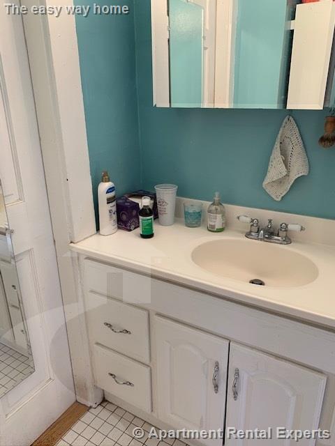 Building Photo - 68 Alpine St