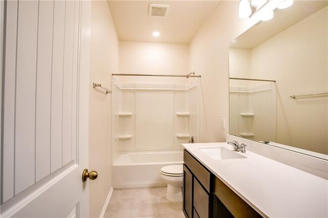 Building Photo - 545 Ayinger Ln