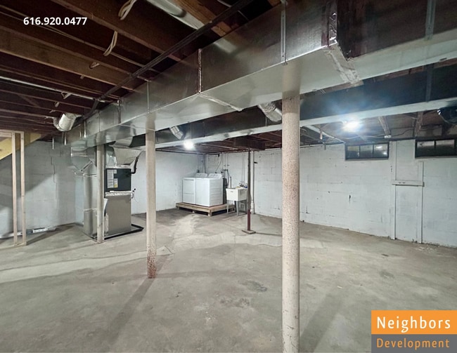 Building Photo - 2390 Crestview Dr SW