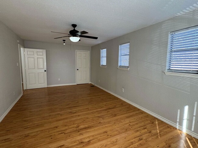 Building Photo - 1802 N Wilhite St