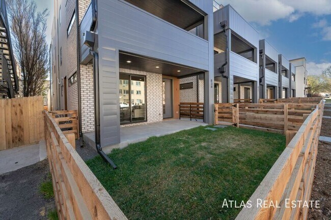 Building Photo - 830 Cherry St