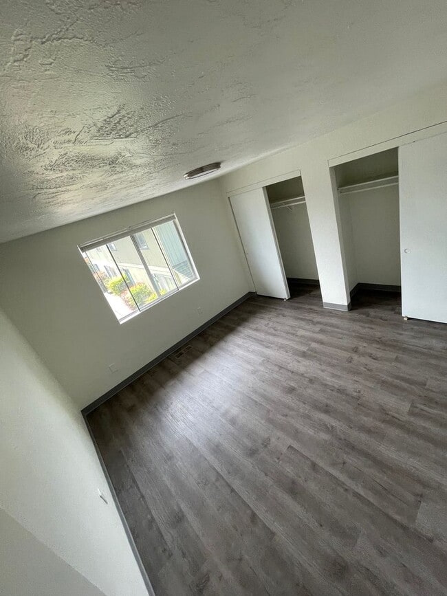 Building Photo - 2121 E Barnett Rd