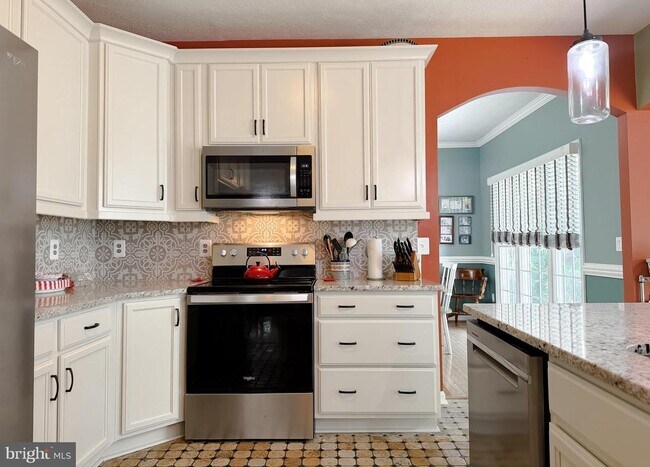 Building Photo - 23118 Silverberry Way