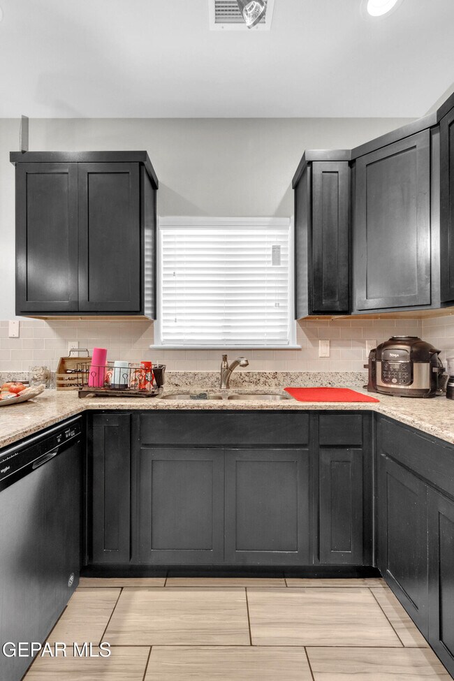 Building Photo - 412 Beech Tree Dr