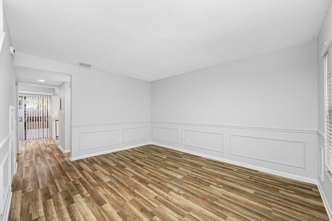 Building Photo - Renovated Seminole Heights Townhome with Laundry Included