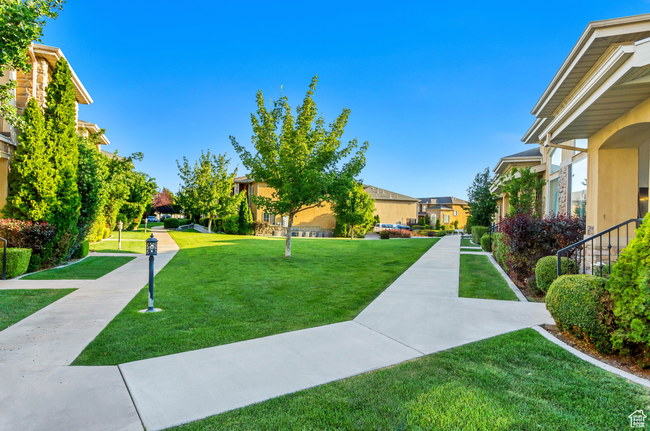 Building Photo - Beautiful Four Bedroom Townhouse in Orem