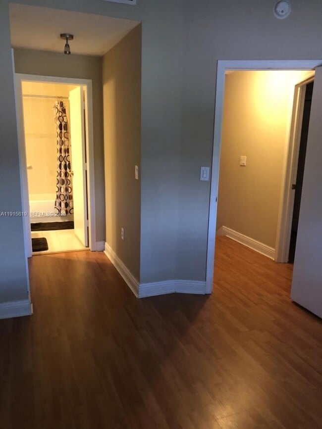 Building Photo - 6141 NW 115th Pl