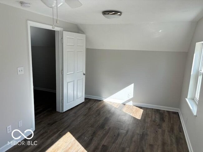 Building Photo - 505 E 6th St