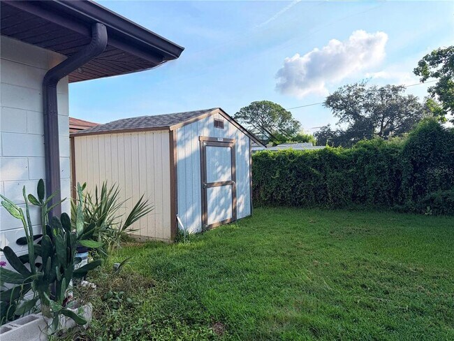 Building Photo - 912 Carvell Dr