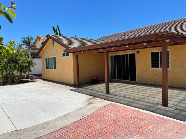 Building Photo - 11067 Alonda Ct