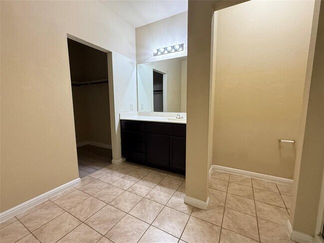 Building Photo - 11112 Dawes Pl