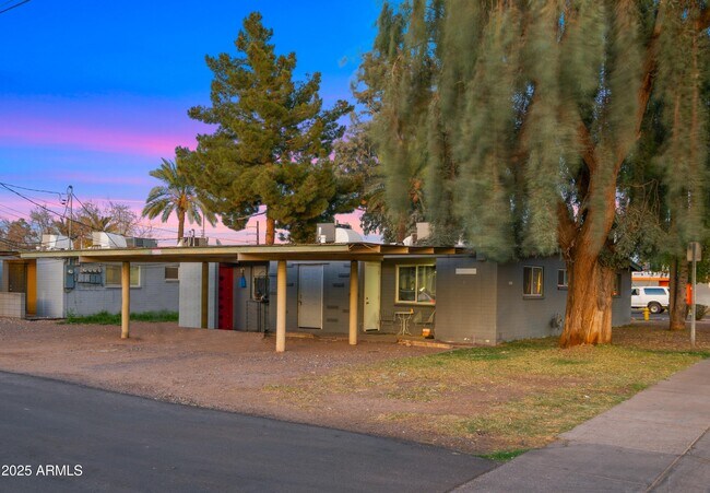 Building Photo - 908 S Mariana St