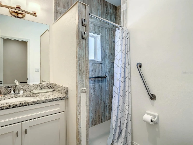 Building Photo - 902 8th Ave NW