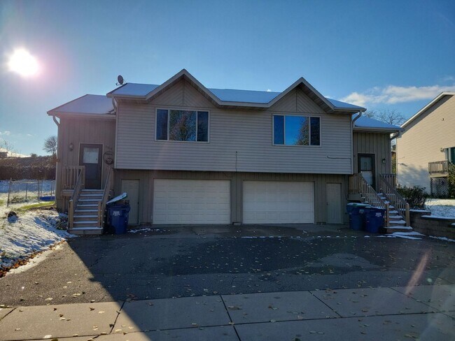 Building Photo - 704-706 N 16th Ave