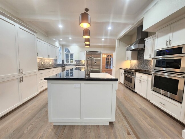 Building Photo - Extraordinary Atherton Estate with Cottage...