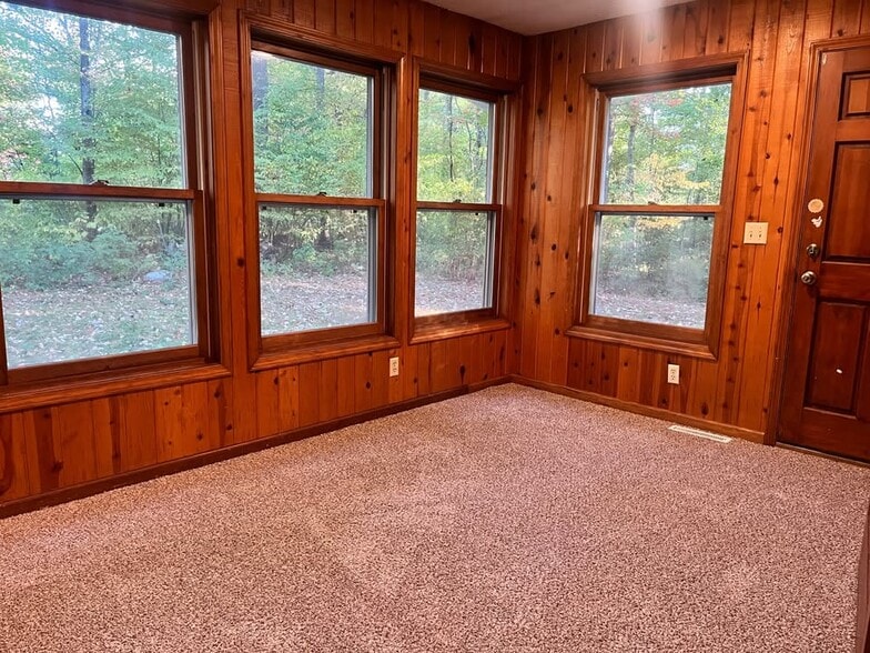 Sunroom - 2184 13 12 1/2 Ave